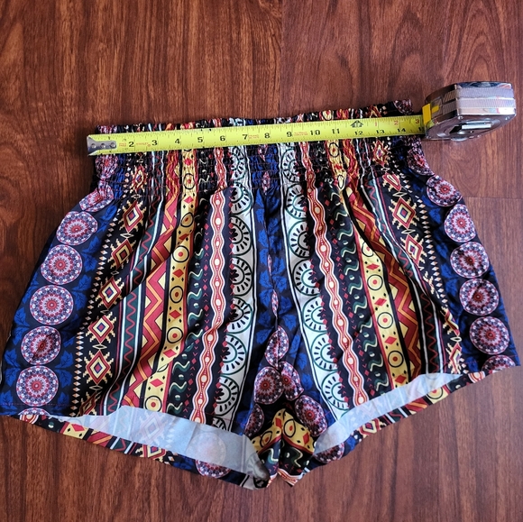 Womens Multicoloured Geometric Polyester Cut-Off Shorts Size L Regular - Picture 6 of 8